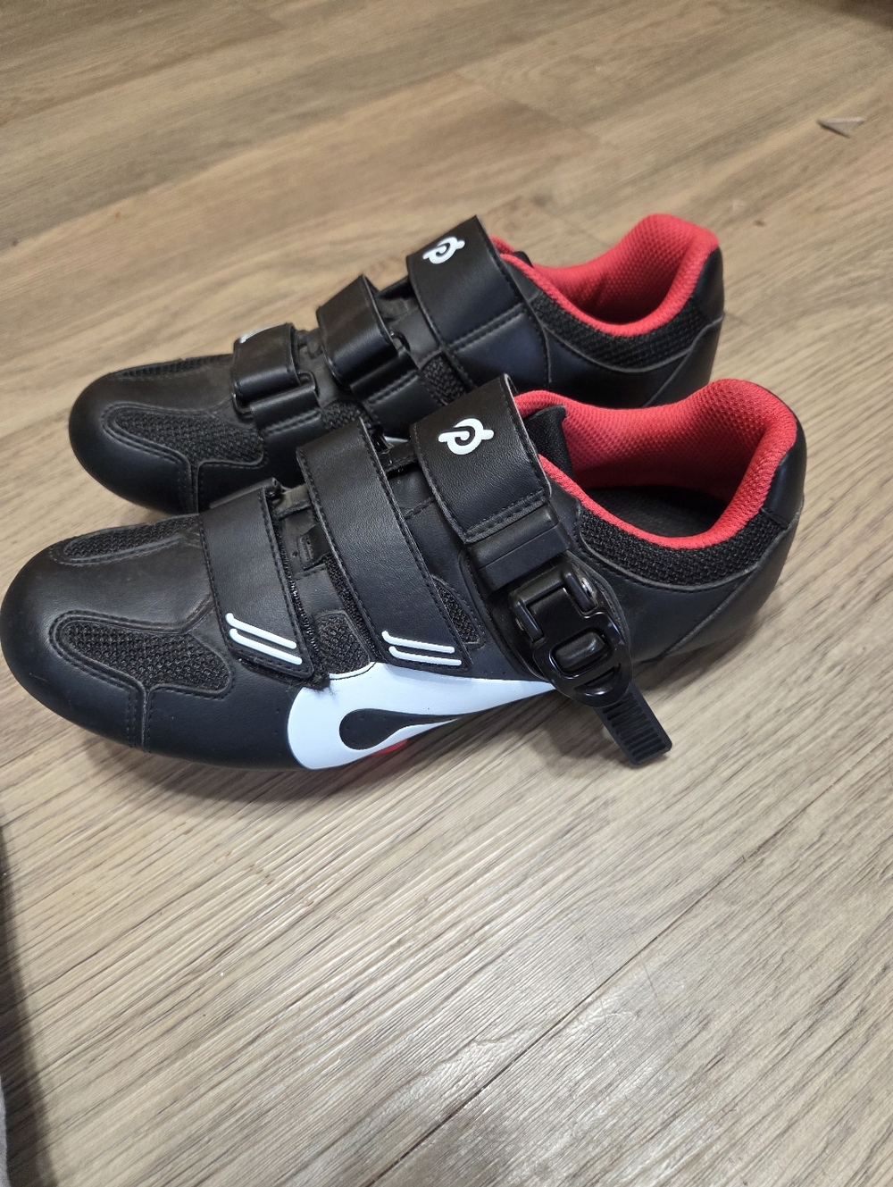 Peloton Cycling Shoes  Black with Red Lining